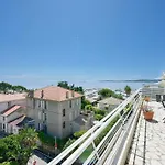 Cozy Top-Floor 2-Br Apartment Terrace And Sea View
