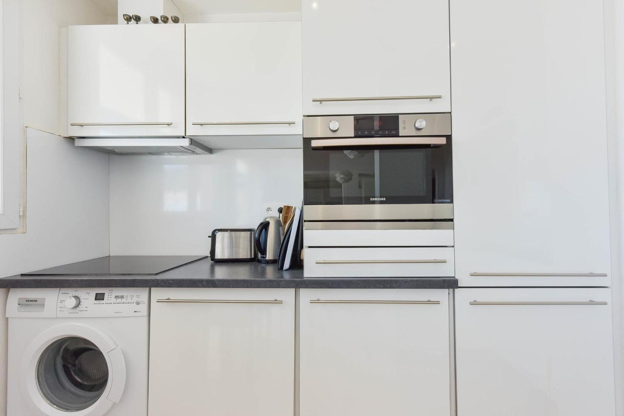 Apartment Cozy Top-floor 2-br Terrace And Sea View
