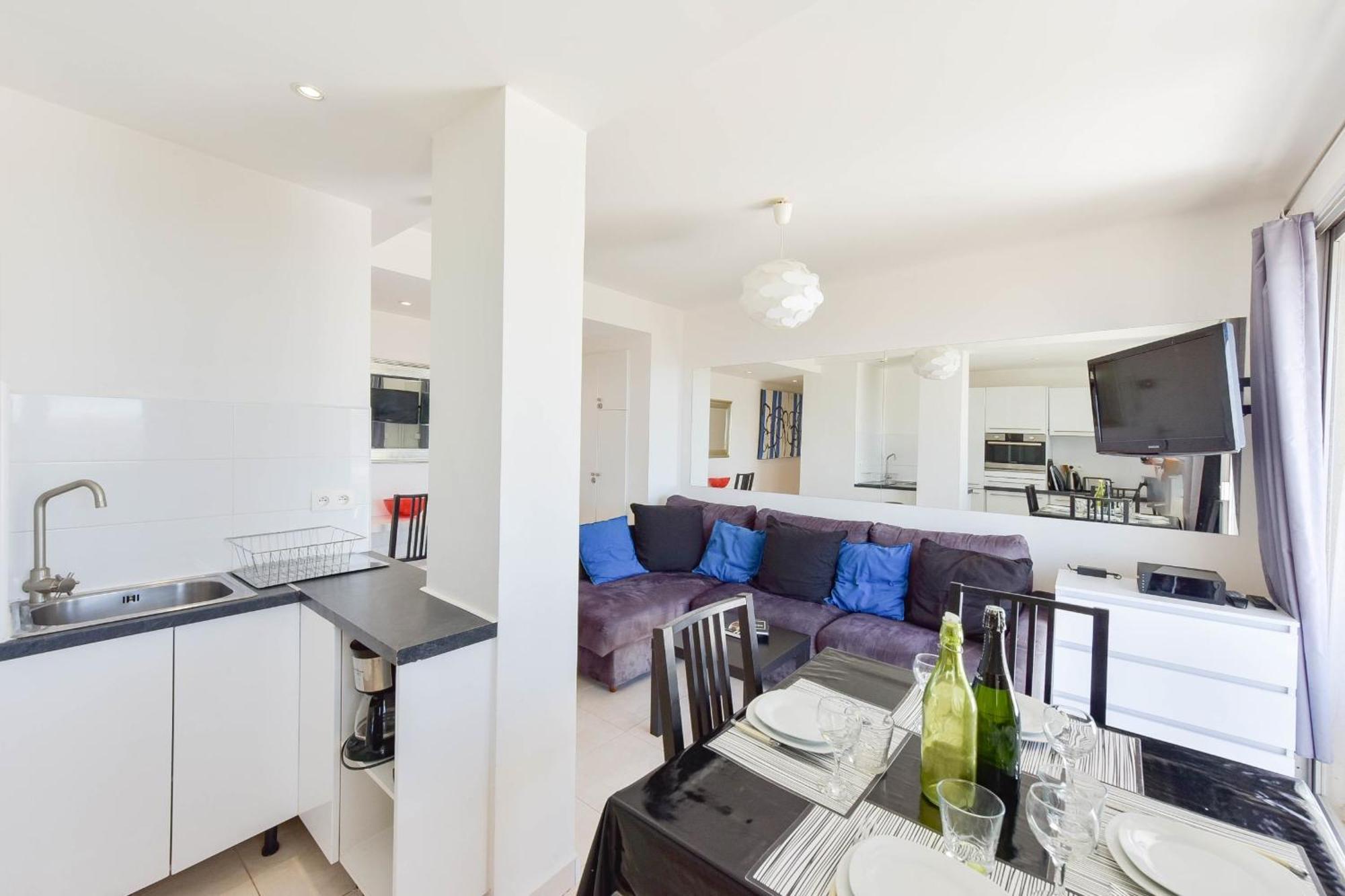 Apartment Cozy Top-floor 2-br Terrace And Sea View *
