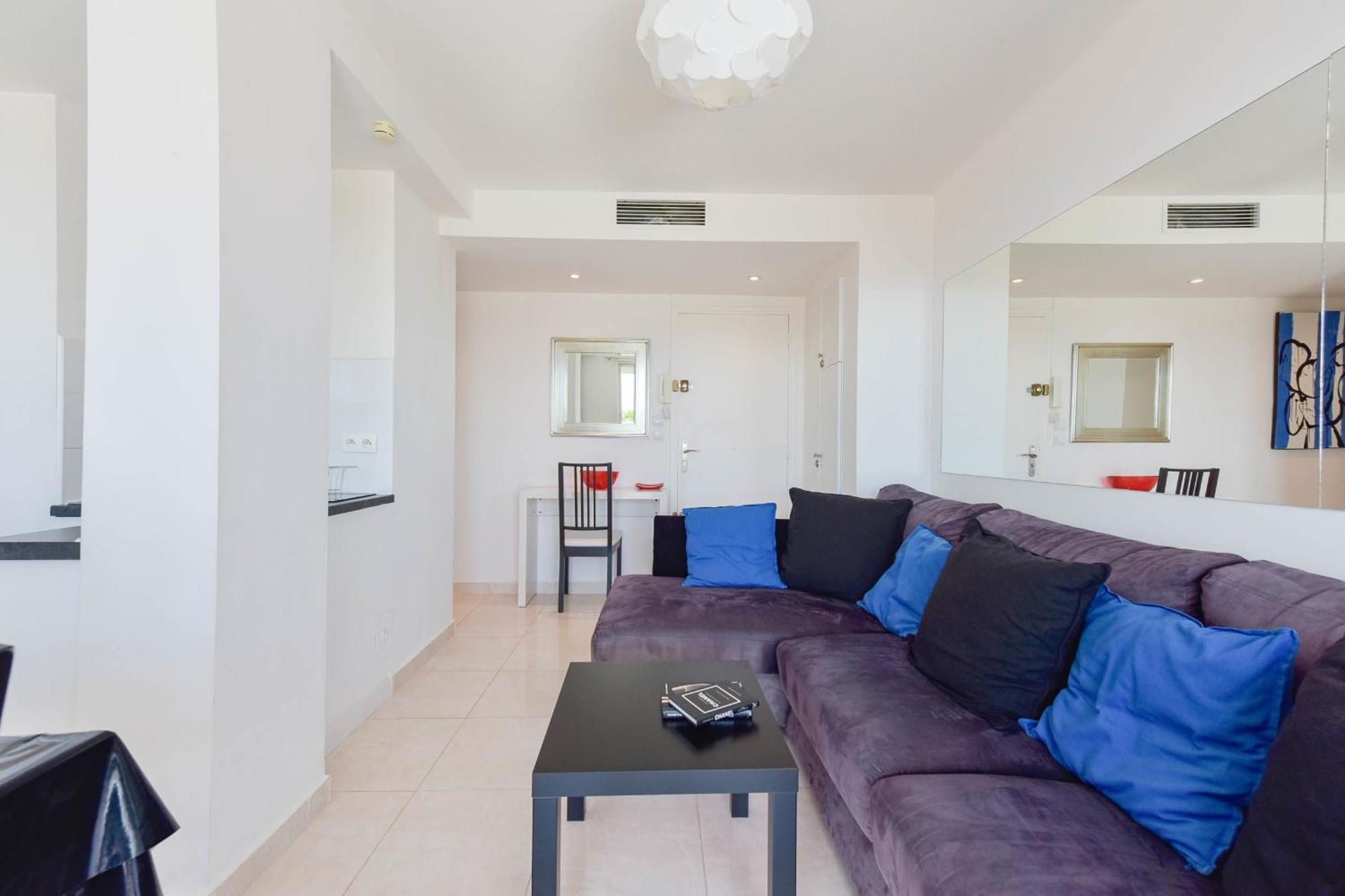 Apartment Cozy Top-floor 2-br Terrace And Sea View Cannes
