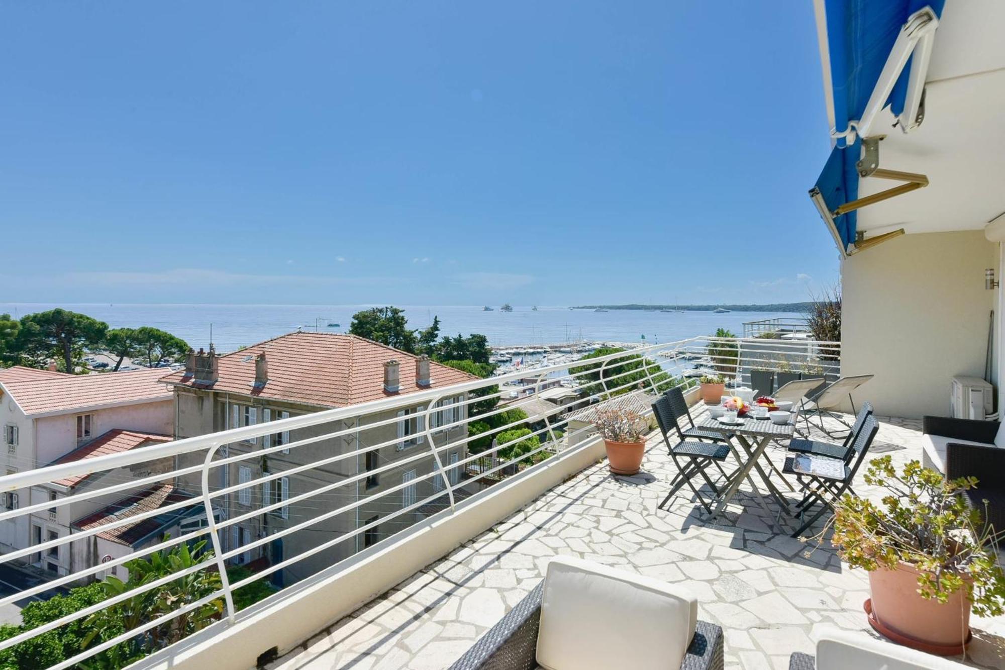 Cozy Top-floor 2-br Terrace And Sea View *