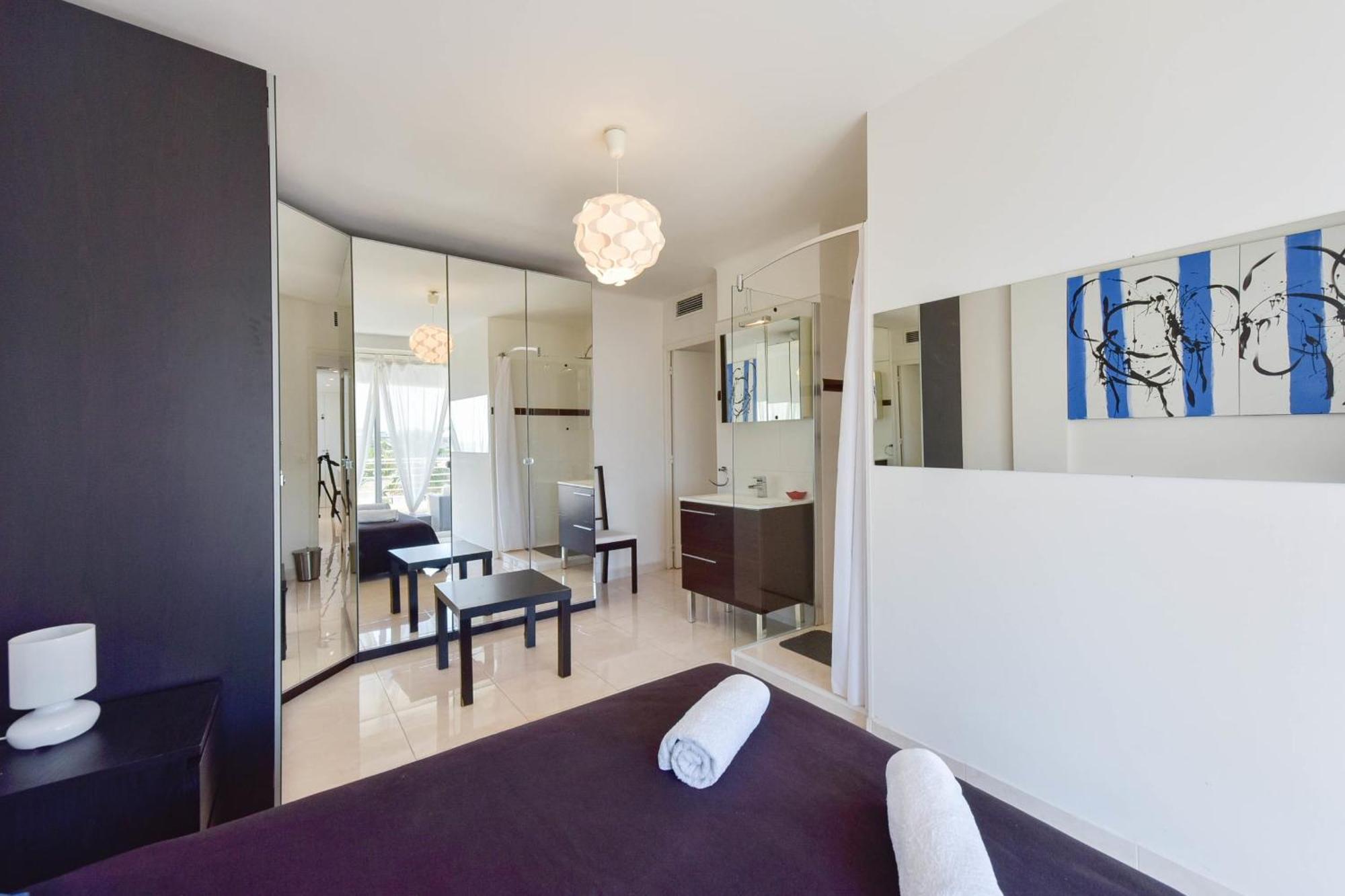 Cozy Top-floor 2-br Terrace And Sea View * Cannes