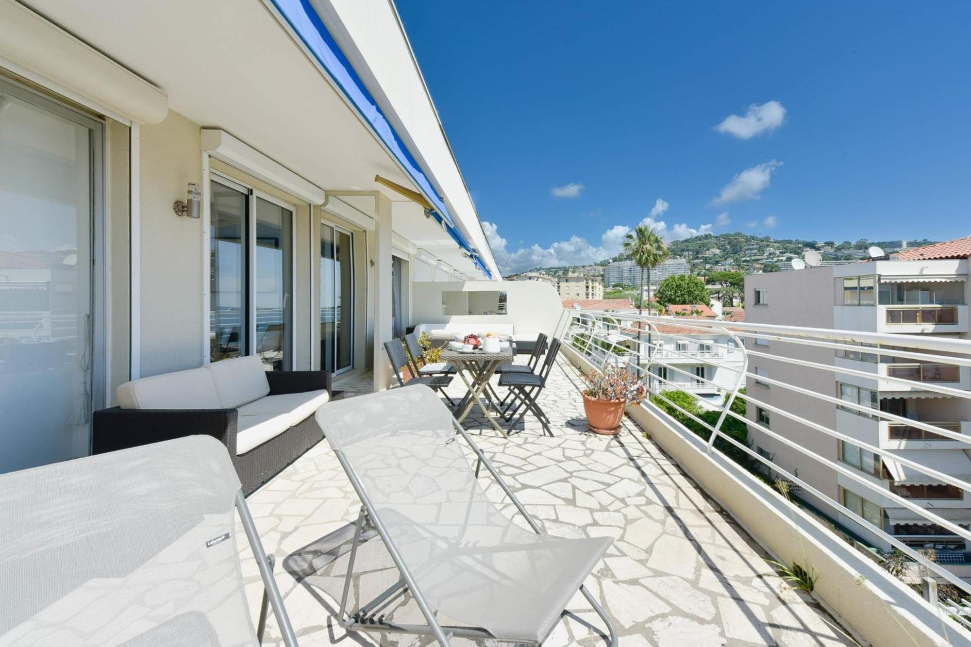 Cozy Top-floor 2-br Terrace And Sea View * Cannes